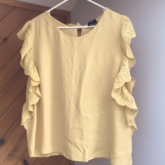 milk and honey Tops - Adorable butter yellow spring top! Size 2x.